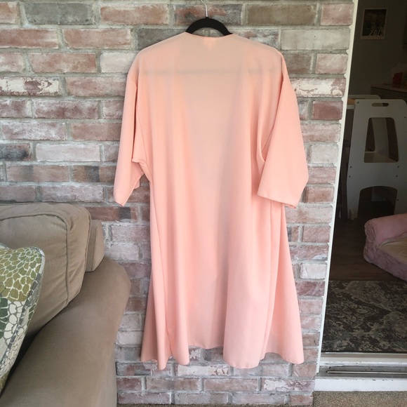 EUC LuLaRoe Shirley M-Gorgeous peach color - Picture 2 of 4